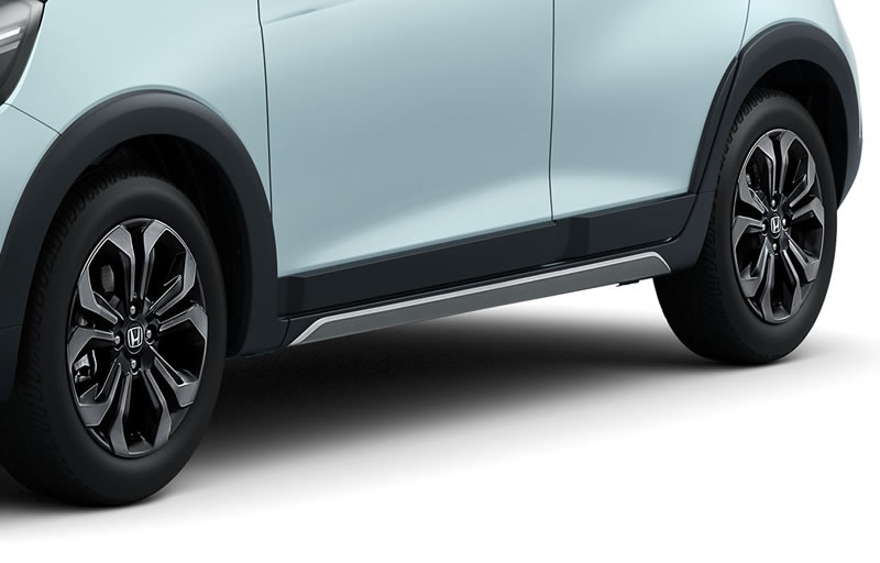 CROSSTAR 獨有車身組件：車身側裙